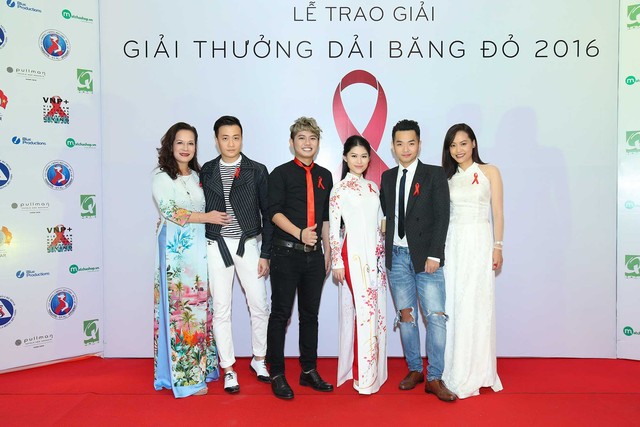 Ngọc Thanh Tâm cùng dàn sao Việt vinh danh những người đẩy lùi bệnh AIDS - Ảnh 10.