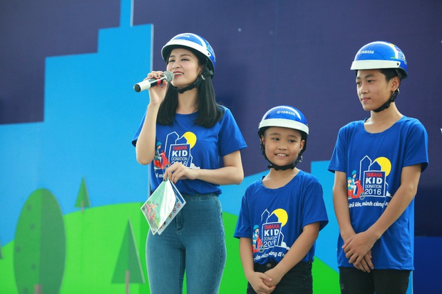Hàng nghìn khán giả nhí Tây Ninh cuồng nhiệt cùng Đông Nhi và team The Voice Kids 2016 - Ảnh 5.