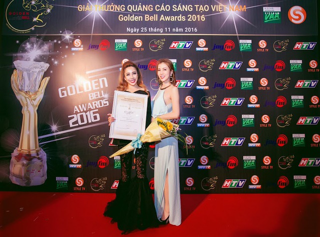 Đông Nhi đọ sắc đỏ với Thu Minh trên sân khấu lễ trao giải Quả Chuông Vàng 2016 - Ảnh 9.