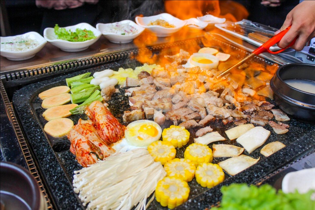 Khám phá quán thịt nướng bàn đá Hàn Quốc đầu tiên tại Sài Gòn - Ảnh 4.