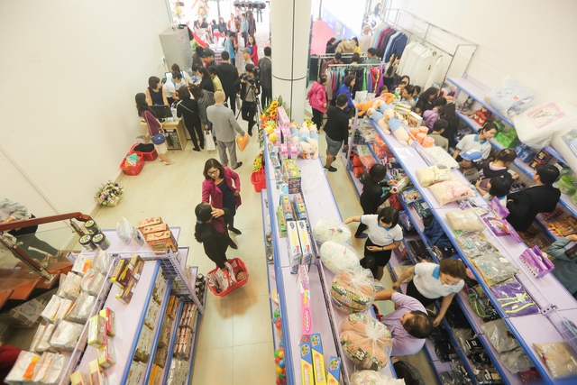 Tưng bừng khai trương cửa hàng Muachung Nghệ An với nhiều mặt hàng giảm cực sốc - Ảnh 3.