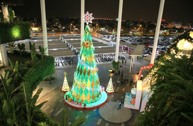 AEON MALL Long Biên hóa thành xứ sở diệu kỳ trong dịp Giáng sinh - Ảnh 2.