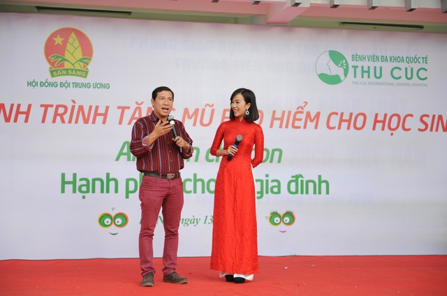 Loạt sao Việt hưởng ứng chiến dịch tặng mũ bảo hiểm cho trẻ em - Ảnh 2.