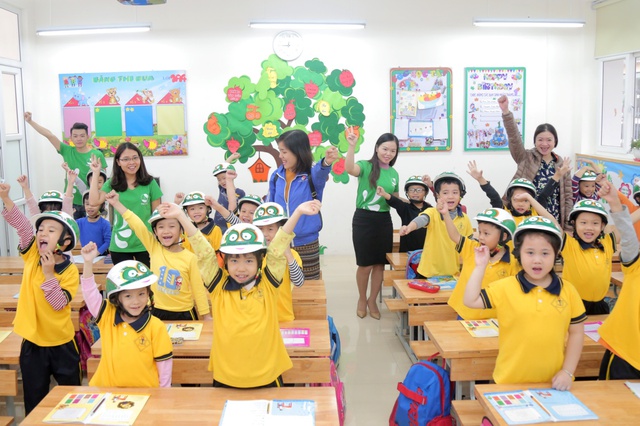 Loạt sao Việt hưởng ứng chiến dịch tặng mũ bảo hiểm cho trẻ em - Ảnh 6.