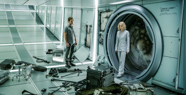 Những chi tiết thú vị về chuyện tình ngoài không gian của Chris Pratt và Jennifer Lawrence - Ảnh 2.