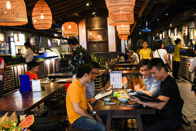 Thưởng thức Buffet Mẹt 50 món chỉ có trong mùa lễ hội cuối năm này - Ảnh 9.