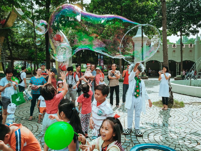 Kh&aacute;m ph&aacute; lễ hội Countdown ch&agrave;o đ&oacute;n năm mới 2017 đầy ấn tượng tại Đầm Sen - Ảnh 3.