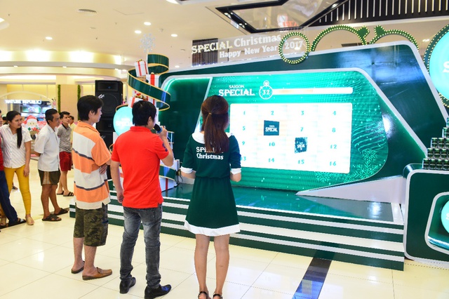Miu L&ecirc;, H&ograve;a Minzy, Karik quẩy tưng bừng đ&ecirc;m nhạc Gi&aacute;ng sinh - Ảnh 3.