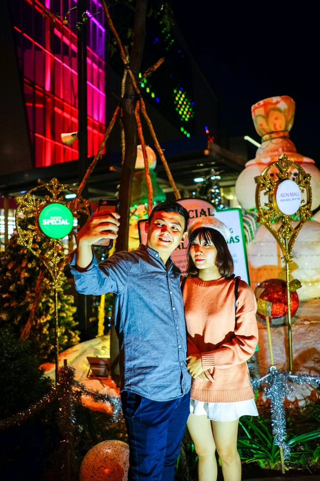 Miu L&ecirc;, H&ograve;a Minzy, Karik quẩy tưng bừng đ&ecirc;m nhạc Gi&aacute;ng sinh - Ảnh 7.