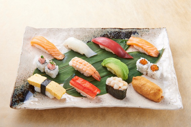 Chiyoda Sushi Restaurant: Nước Nhật thu nhỏ giữa lòng thành phố - Ảnh 1.