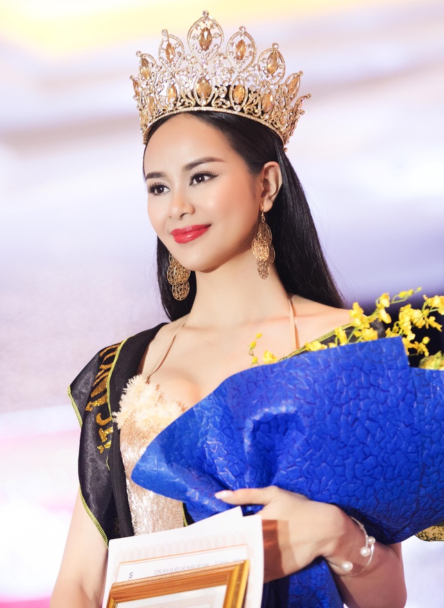 Điểm diễn xuất cao nhất, thí sinh Sella Trương đăng quang Hoa hậu điện ảnh 2016 - Ảnh 5.