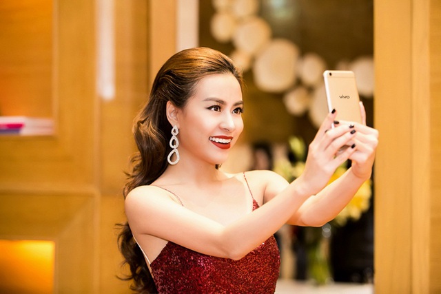Hoàng Thùy Linh selfie đẹp “không góc chết” với camera trước Vivo V5 - Ảnh 3.
