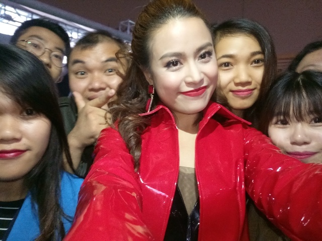 Hoàng Thùy Linh selfie đẹp “không góc chết” với camera trước Vivo V5 - Ảnh 4.