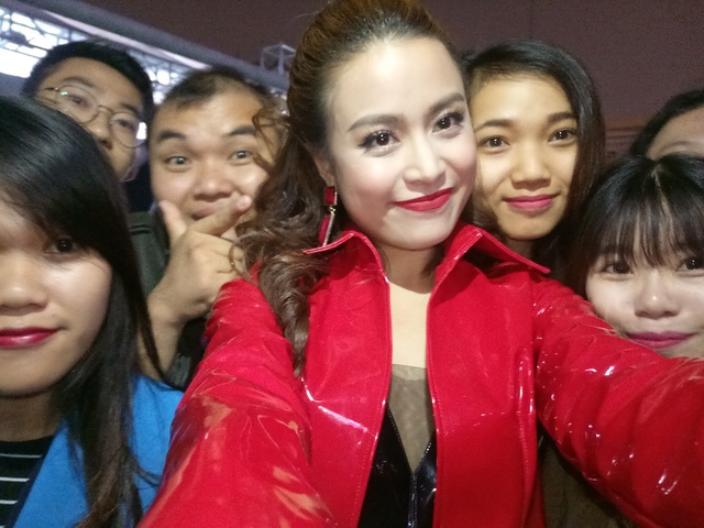 Ho&agrave;ng Th&ugrave;y Linh selfie đẹp &ldquo;kh&ocirc;ng g&oacute;c chết&rdquo; với camera trước Vivo V5 - Ảnh 4.