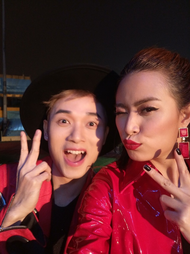 Ho&agrave;ng Th&ugrave;y Linh selfie đẹp &ldquo;kh&ocirc;ng g&oacute;c chết&rdquo; với camera trước Vivo V5 - Ảnh 5.
