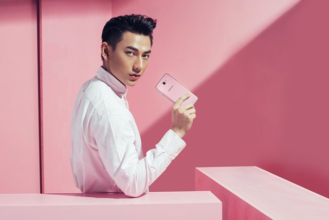 Mix đồ đỉnh với màu hồng, rinh liền tay smartphone tông xuyệt tông cực chất - Ảnh 2.