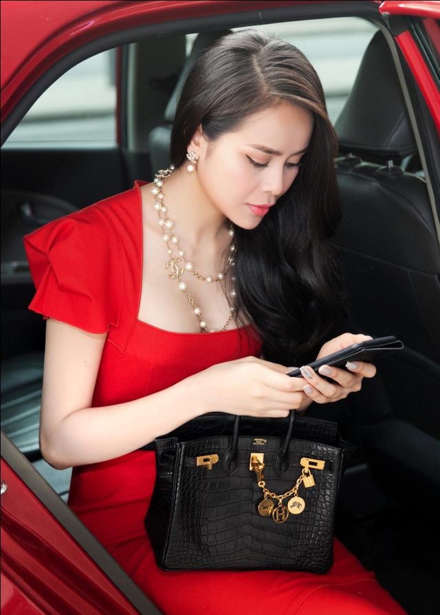Hoa hậu điện ảnh Sella Trương diện cây hàng hiệu gần 2 tỷ ở sân bay - Ảnh 7.
