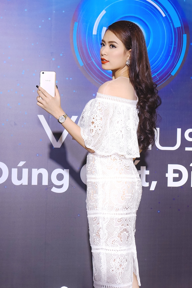 Hoàng Thuỳ Linh, Vĩnh Thụy, Diệp Lâm Anh mê mẩn selfie với bộ đôi camera trước 20MP của Vivo V5Plus - Ảnh 3.