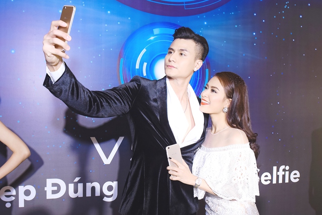 Hoàng Thuỳ Linh, Vĩnh Thụy, Diệp Lâm Anh mê mẩn selfie với bộ đôi camera trước 20MP của Vivo V5Plus - Ảnh 4.