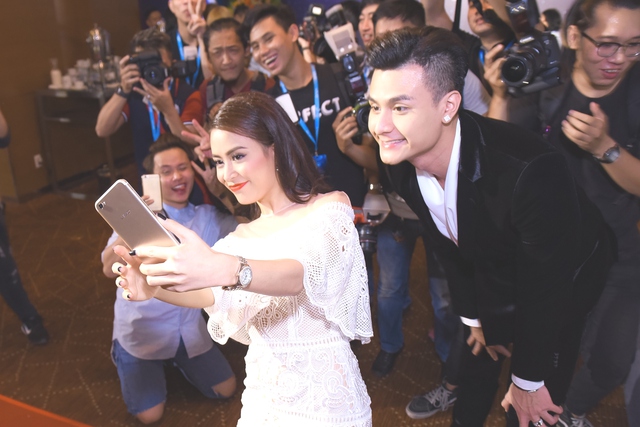Hoàng Thuỳ Linh, Vĩnh Thụy, Diệp Lâm Anh mê mẩn selfie với bộ đôi camera trước 20MP của Vivo V5Plus - Ảnh 5.