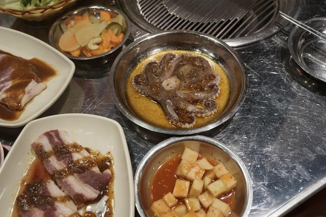 Đón năm mới phá cách với ẩm thực nướng thùng phuy đường phố Hàn Quốc - Ảnh 3.
