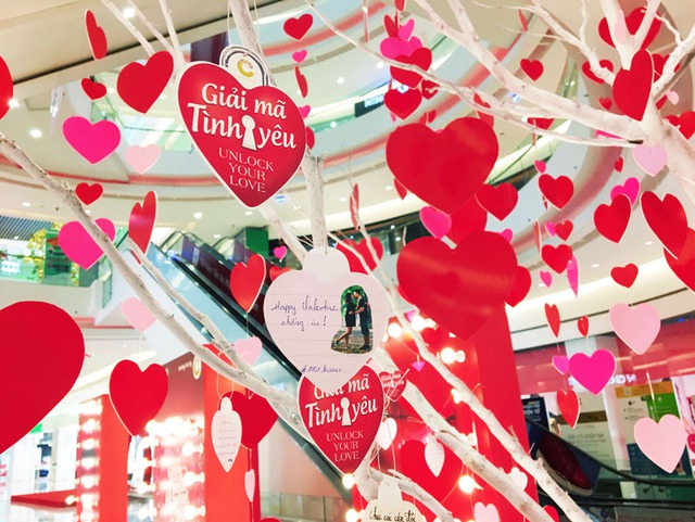 Đón Valentine cùng cặp đôi Thái Trinh – Quang Đăng tại Crescent Mall - Ảnh 3.