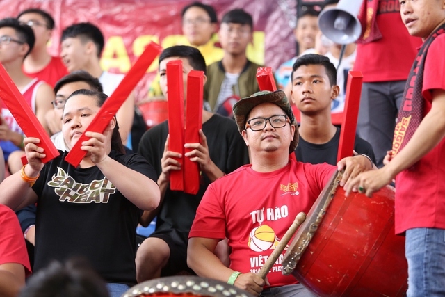V&igrave; những khoảnh khắc b&ugrave;ng nổ tr&ecirc;n kh&aacute;n đ&agrave;i, h&atilde;y &ldquo;ch&aacute;y&rdquo; nữa đi Saigon Heat! - Ảnh 1.