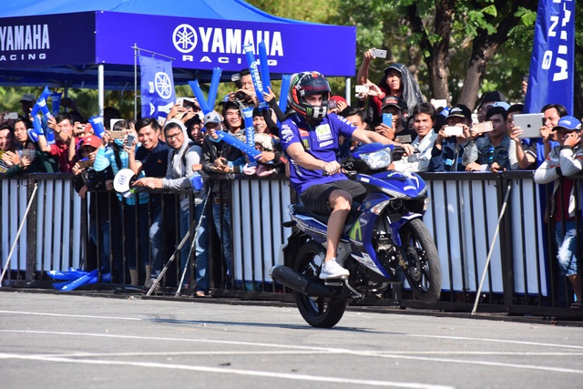 Giới trẻ Sài Gòn đầy năng lượng cùng Monster Energy gặp gỡ huyền thoại MotoGP - Ảnh 2.
