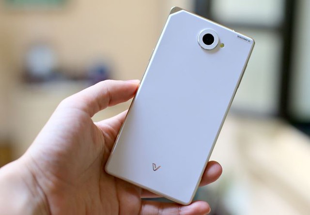 Sale 80%, smartphone Pantech Vega Iron 2 gây sốt - Ảnh 2.