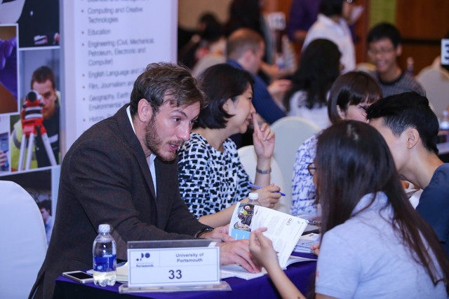 Tặng kh&oacute;a học IETLS chuy&ecirc;n s&acirc;u miễn ph&iacute; tại Triển l&atilde;m Du học 45 trường Anh Quốc - Ảnh 2.
