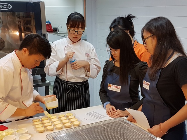 Học viện MDIS ra mắt Trung tâm thực hành ẩm thực và làm bánh tại Ngày hội định hướng Open House - Ảnh 1.