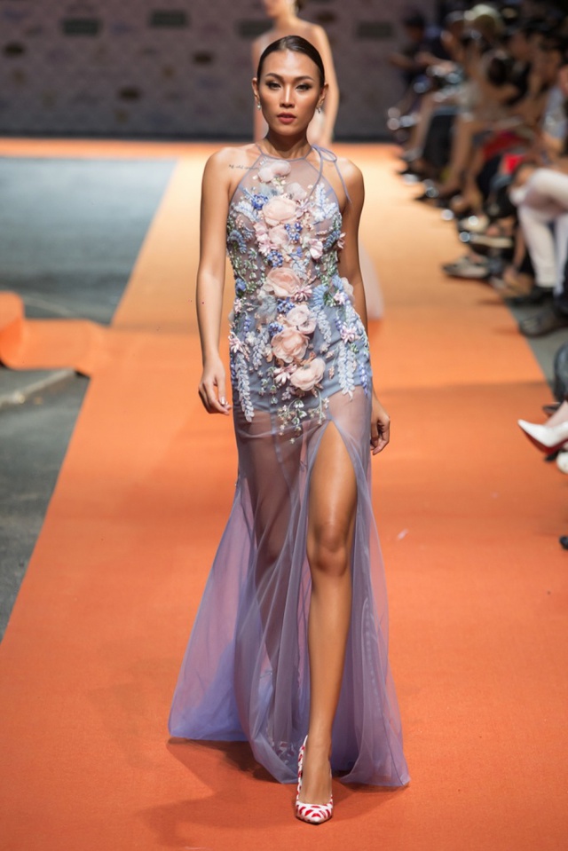 Hoa hậu Sella Trương, Lan Khuê xinh đẹp như hoa trên sàn catwalk - Ảnh 11.