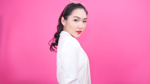 Cùng Beauty blogger Chloe Nguyễn biến hóa phong cách với 4 màu son lì - Ảnh 5.