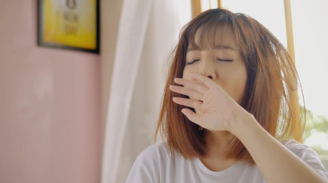 Xem MV mới của Bích Phương, dân văn phòng chỉ biết gật gù vì quá đồng cảm - Ảnh 3.