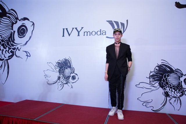 Minh Triệu, Quang Hùng làm vedette cho IVY moda SS 2017 Fashion show - Ảnh 11.