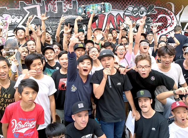 Skater S&agrave;i th&agrave;nh hết m&igrave;nh với Vans Go Skateboarding Day - Ảnh 1.