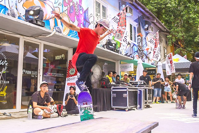 Skater S&agrave;i th&agrave;nh hết m&igrave;nh với Vans Go Skateboarding Day - Ảnh 2.
