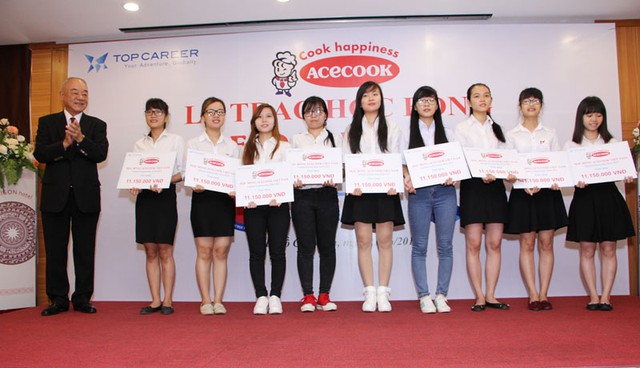 Những gương mặt sinh vi&ecirc;n ti&ecirc;u biểu nhận học bổng Acecook Việt Nam - Ảnh 1.