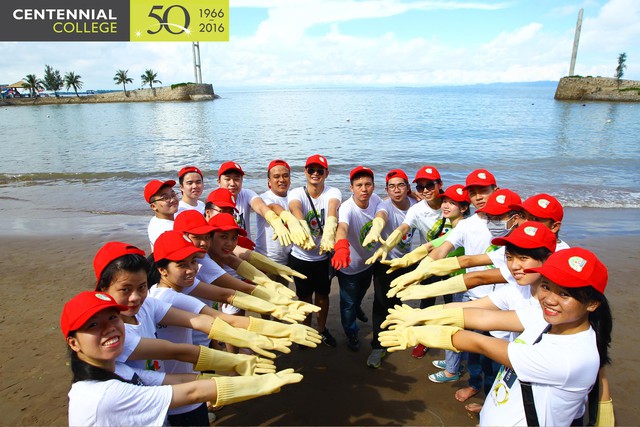Sinh viên Việt để lại hình ảnh đẹp khi chung tay làm sạch biển - Ảnh 2.