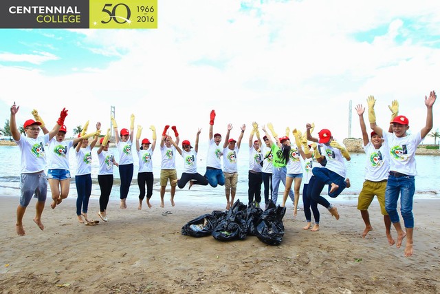 Sinh viên Việt để lại hình ảnh đẹp khi chung tay làm sạch biển - Ảnh 6.