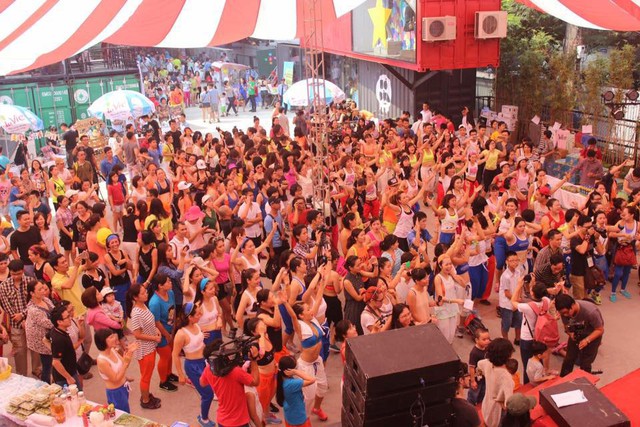 Đi trốn cuối tuần cực vui với Flashmob sắc mầu v&agrave; ch&egrave;o thuyền đứng - Ảnh 2.