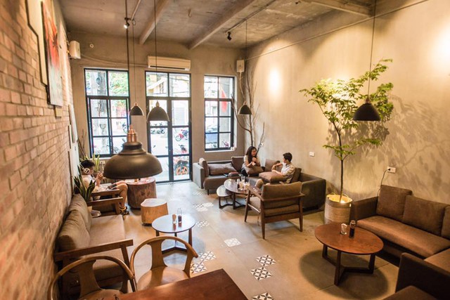 Thư gi&atilde;n trong kh&ocirc;ng gian tr&agrave;n ngập sofa tại FIKA Caf&eacute; &ndash; 50 L&ograve; Đ&uacute;c. - Ảnh 1.