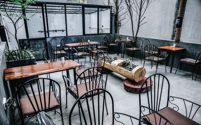 Thư gi&atilde;n trong kh&ocirc;ng gian tr&agrave;n ngập sofa tại FIKA Caf&eacute; &ndash; 50 L&ograve; Đ&uacute;c. - Ảnh 5.