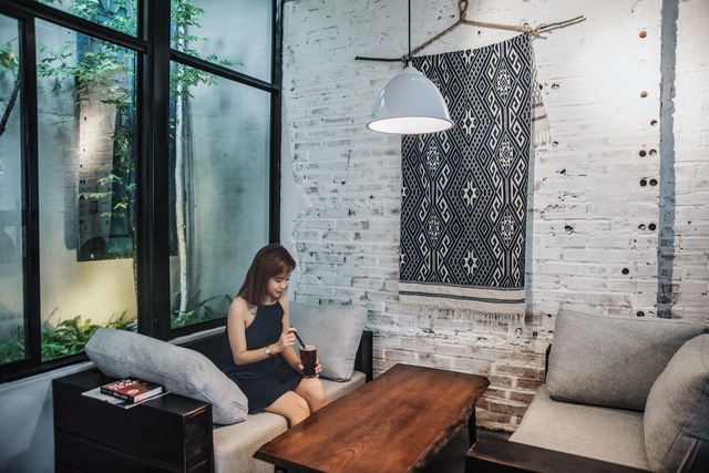 Thư gi&atilde;n trong kh&ocirc;ng gian tr&agrave;n ngập sofa tại FIKA Caf&eacute; &ndash; 50 L&ograve; Đ&uacute;c. - Ảnh 8.