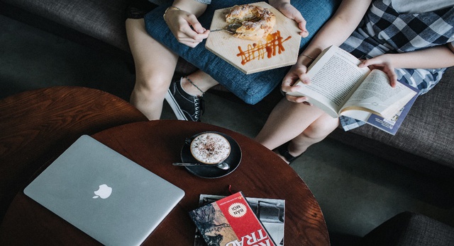 Thư gi&atilde;n trong kh&ocirc;ng gian tr&agrave;n ngập sofa tại FIKA Caf&eacute; &ndash; 50 L&ograve; Đ&uacute;c. - Ảnh 10.