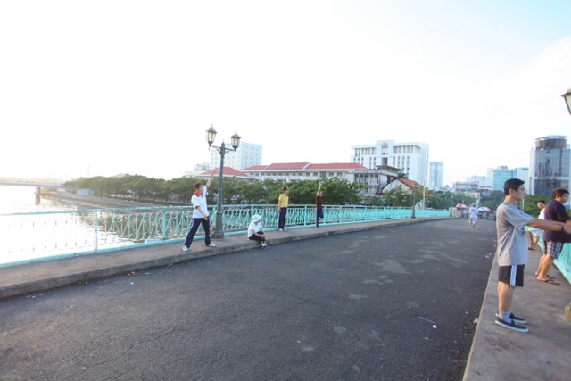 Cây cầu cổ xưa nhất Sài Gòn mặc áo mới - Ảnh 1.