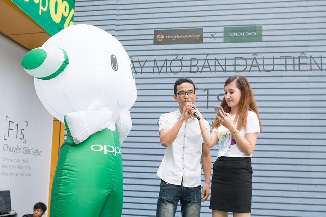 Fan sốt x&igrave;nh xịch với mẫu điện thoại Sơn T&ugrave;ng M-TP - Ảnh 4.