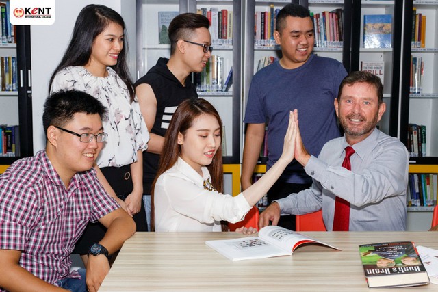 Muốn đi &Uacute;c, chọn du học hay chương tr&igrave;nh quốc tế sẽ tốt hơn? - Ảnh 1.