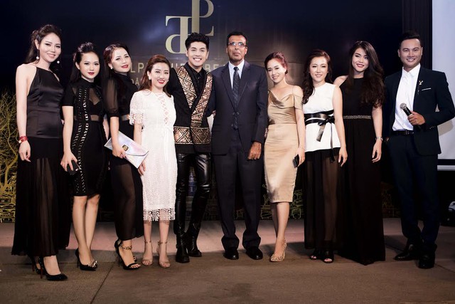 Noo Phước Thịnh đứng h&igrave;nh trước một loạt d&agrave;n mỹ nh&acirc;n tại sự kiện - Ảnh 6.