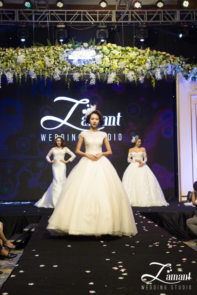 Hồ Ngọc Hà cùng team The Face hoá thân cô dâu lộng lẫy trong BST váy cưới 2016 - Ảnh 2.